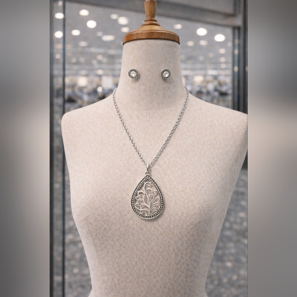 Belk necklace and earring set
